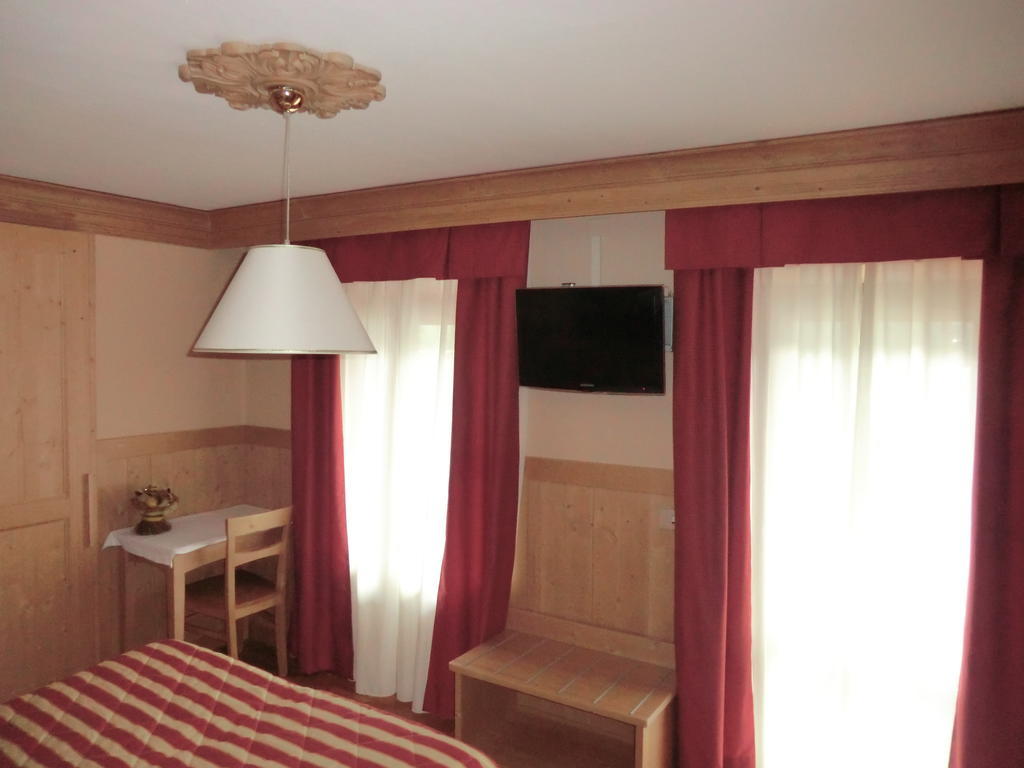 Albergo Garni Ajarnola Auronzo di Cadore Habitación foto