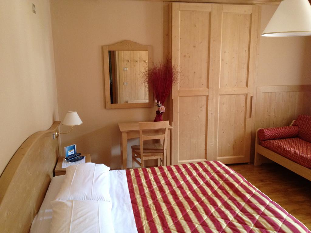 Albergo Garni Ajarnola Auronzo di Cadore Habitación foto