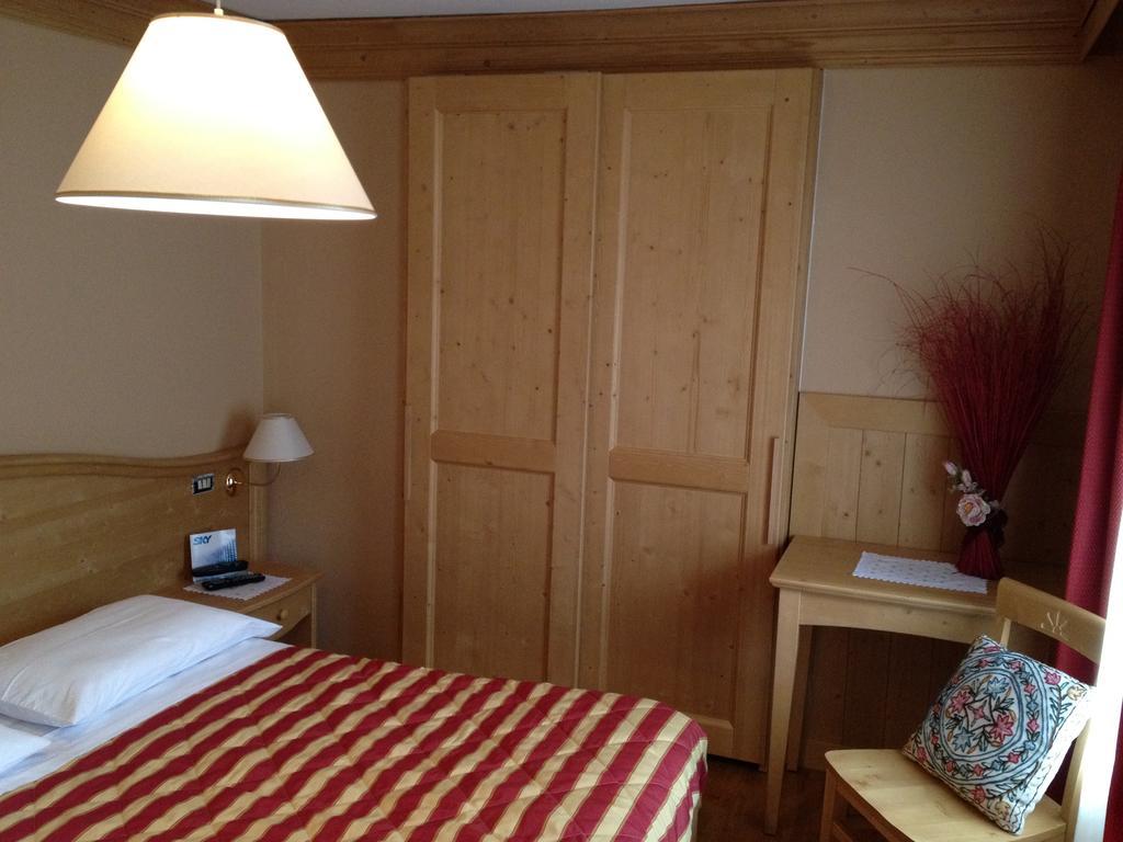 Albergo Garni Ajarnola Auronzo di Cadore Habitación foto
